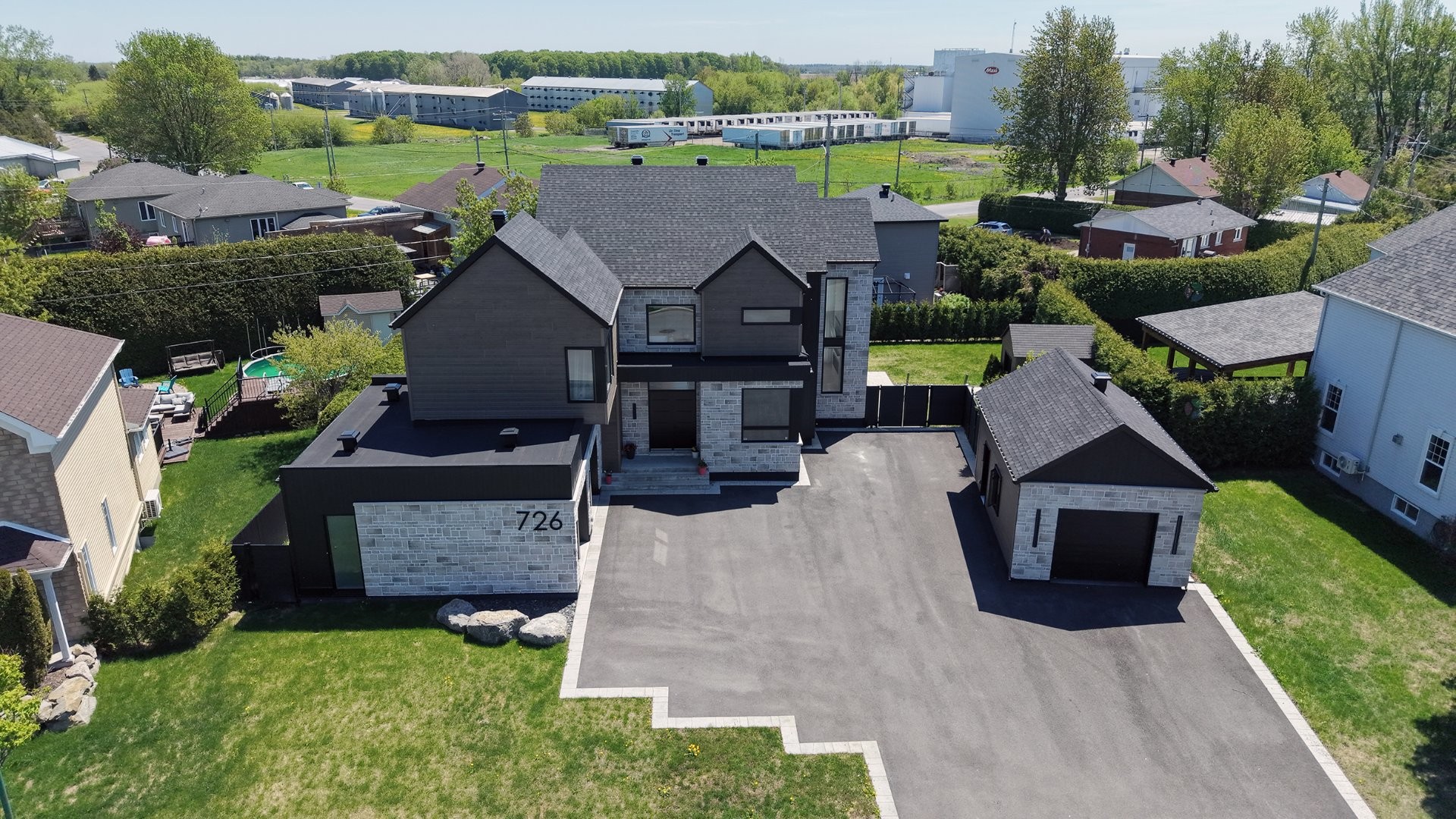 Photo aérienne - 726 Rue John-Murphy, Saint-Lin/Laurentides, QC - Outdoor