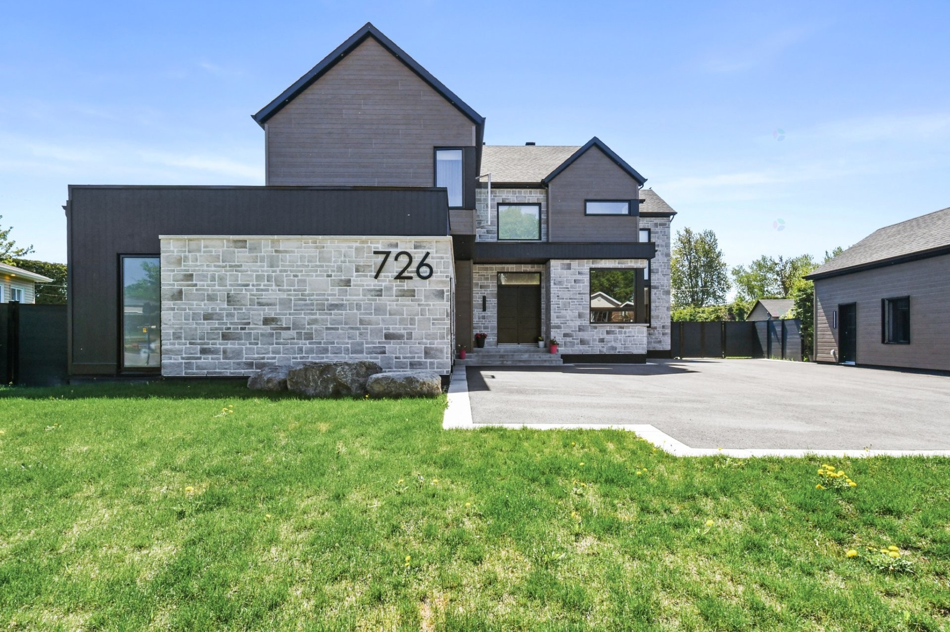 Façade - 726 Rue John-Murphy, Saint-Lin/Laurentides, QC - Outdoor