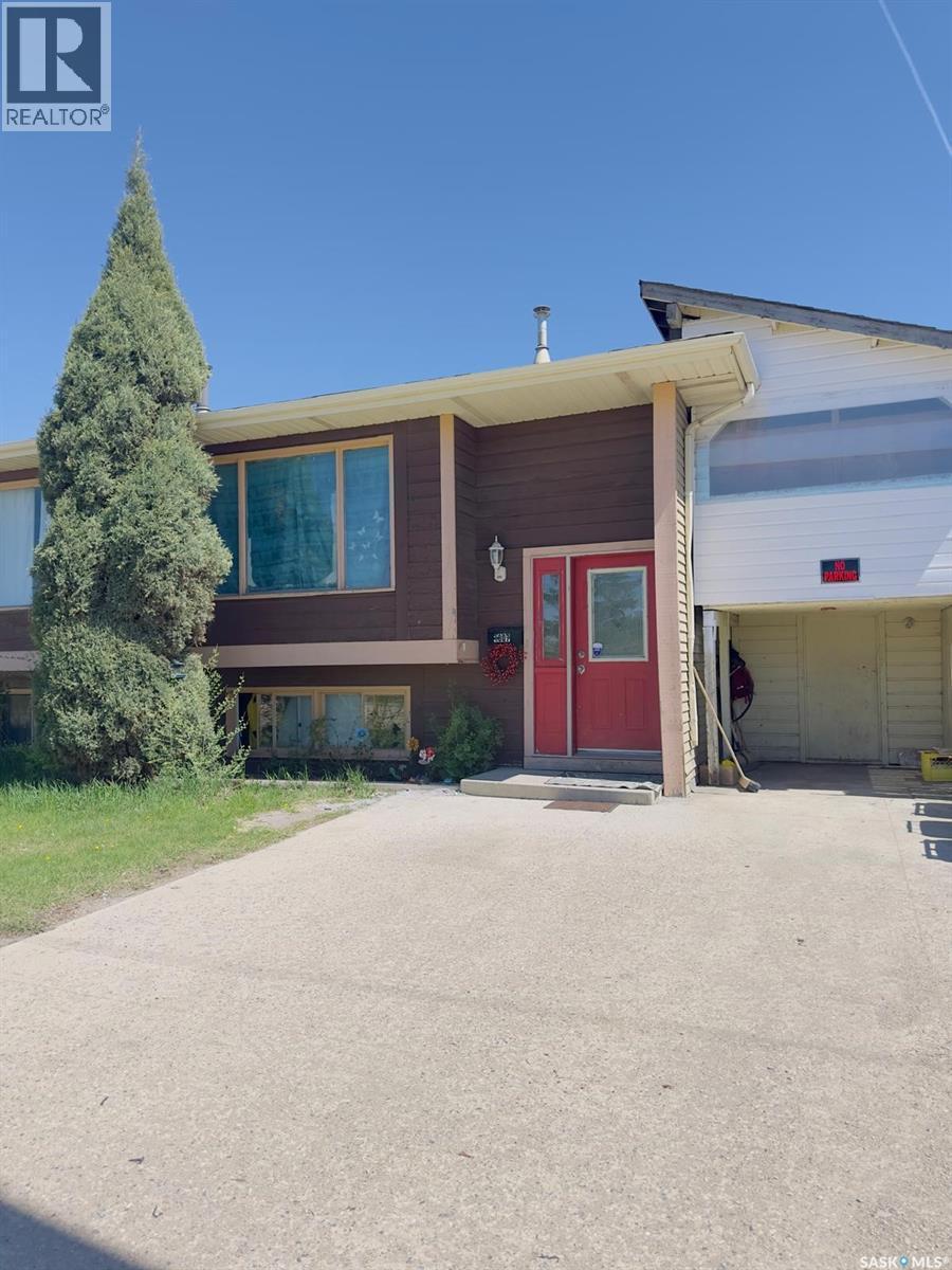 1607 Acadia Drive, Saskatoon, SK - Outdoor With Facade