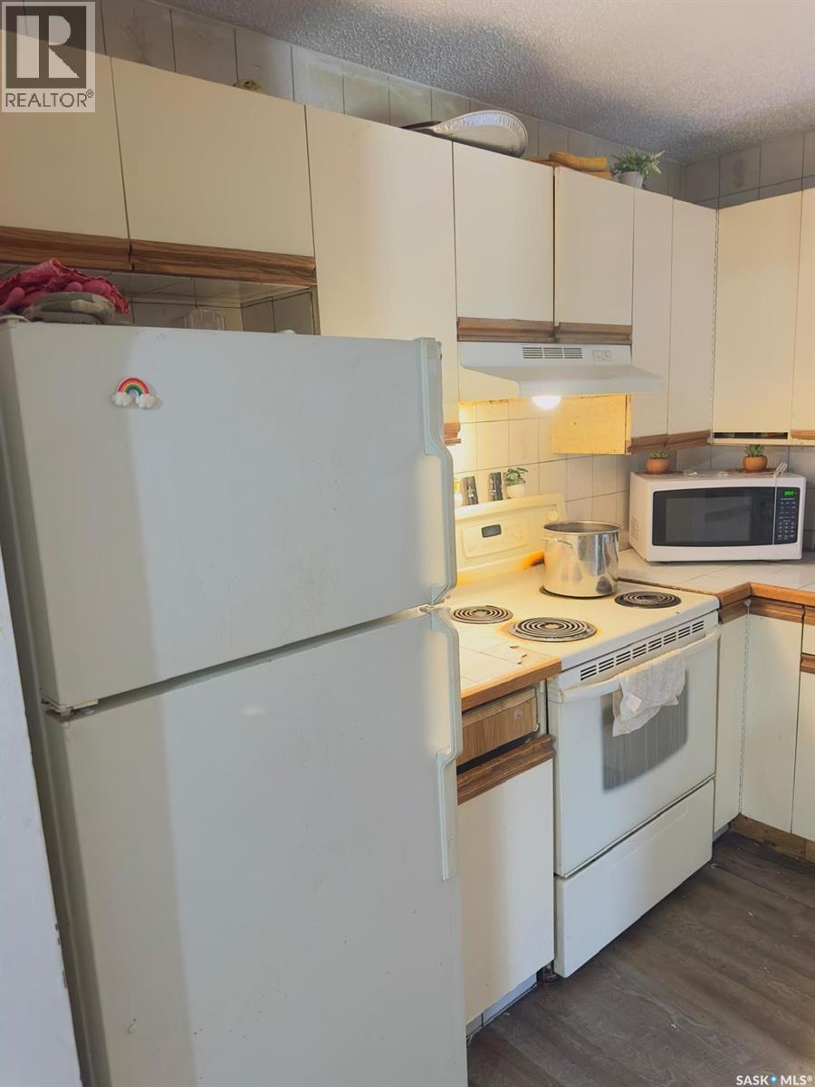 1607 Acadia Drive, Saskatoon, SK - Indoor Photo Showing Kitchen