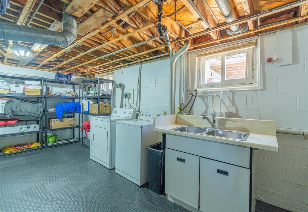 1081 Laurier Crescent, Sarnia, ON