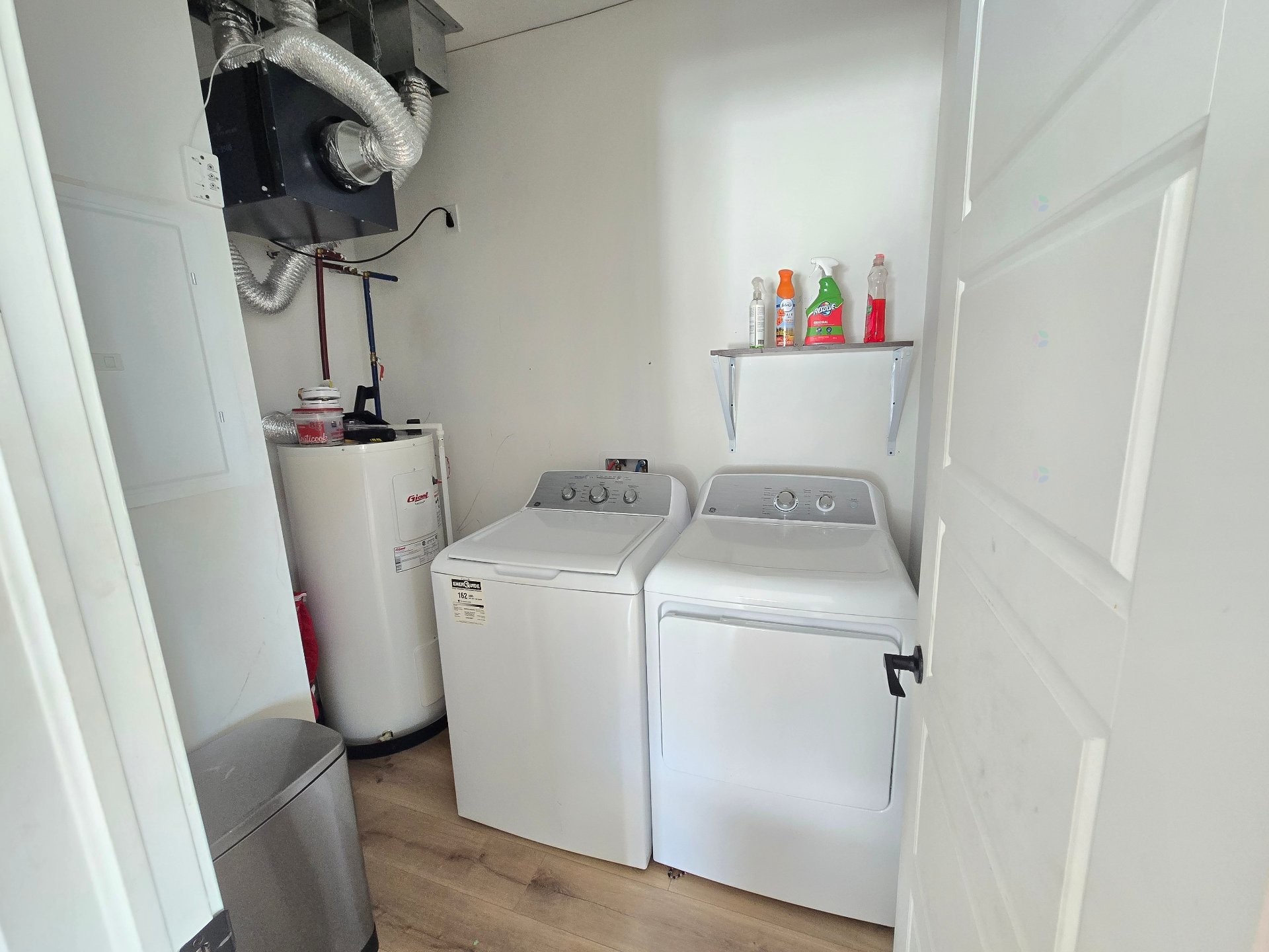 Laundry - 204-94 Rue St-Louis, Saint-Eustache, QC