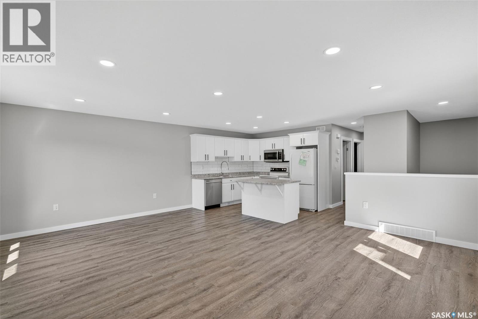 546 21St Street E, Prince Albert, SK - Indoor Photo Showing Kitchen