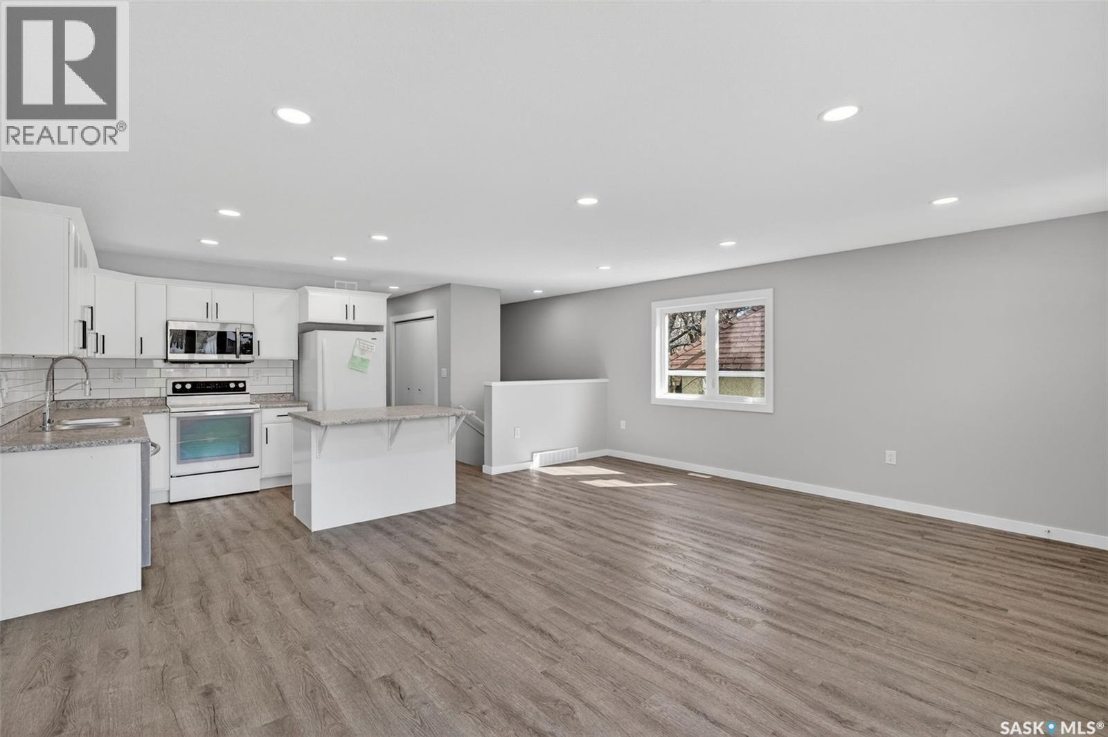 546 21St Street E, Prince Albert, SK - Indoor Photo Showing Kitchen