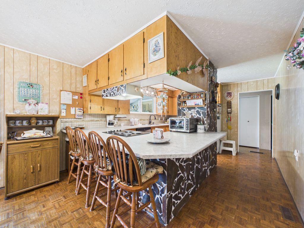 8489 Hwy 95A, Kimberley, BC - Indoor