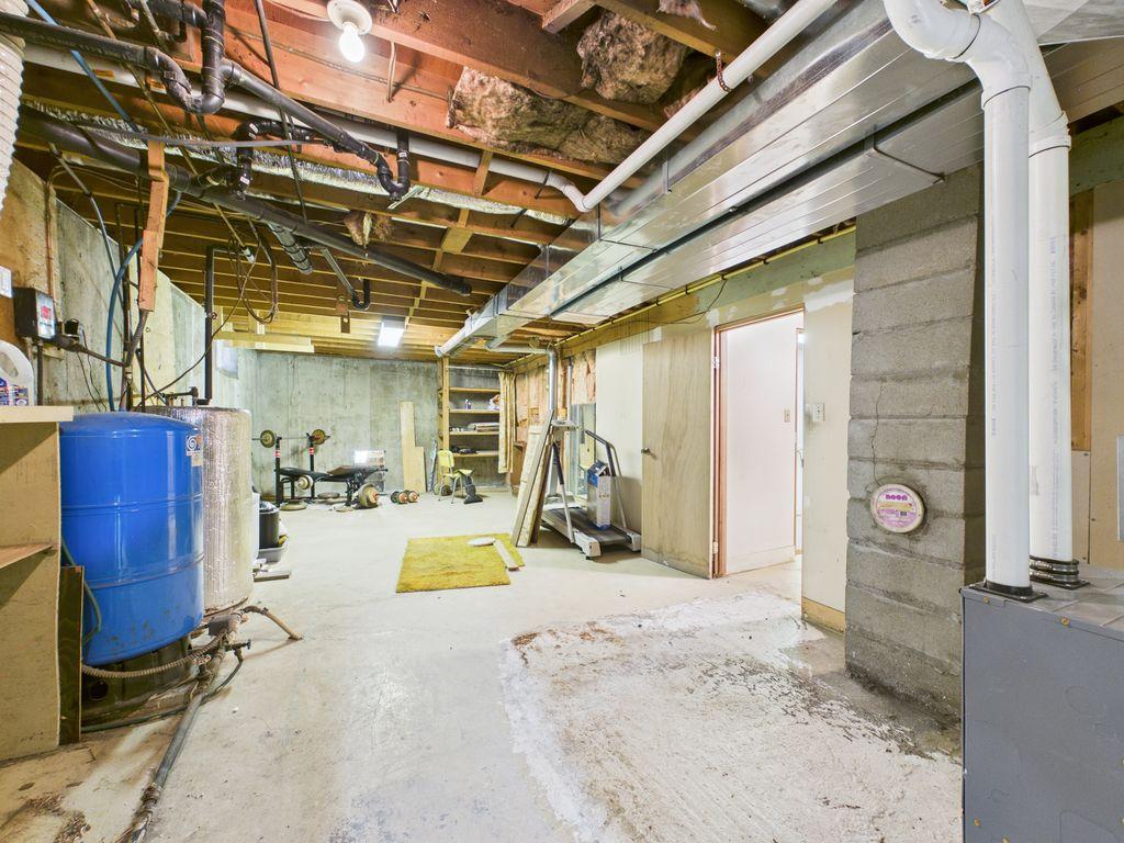 8489 Hwy 95A, Kimberley, BC - Indoor Photo Showing Basement