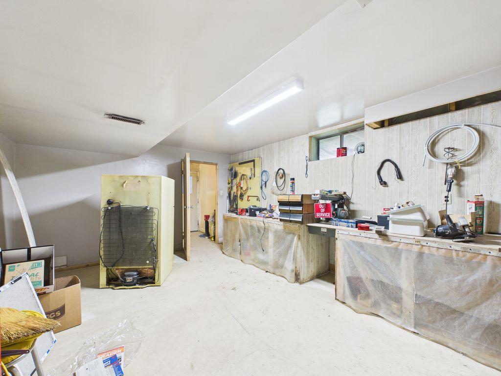 8489 Hwy 95A, Kimberley, BC - Indoor