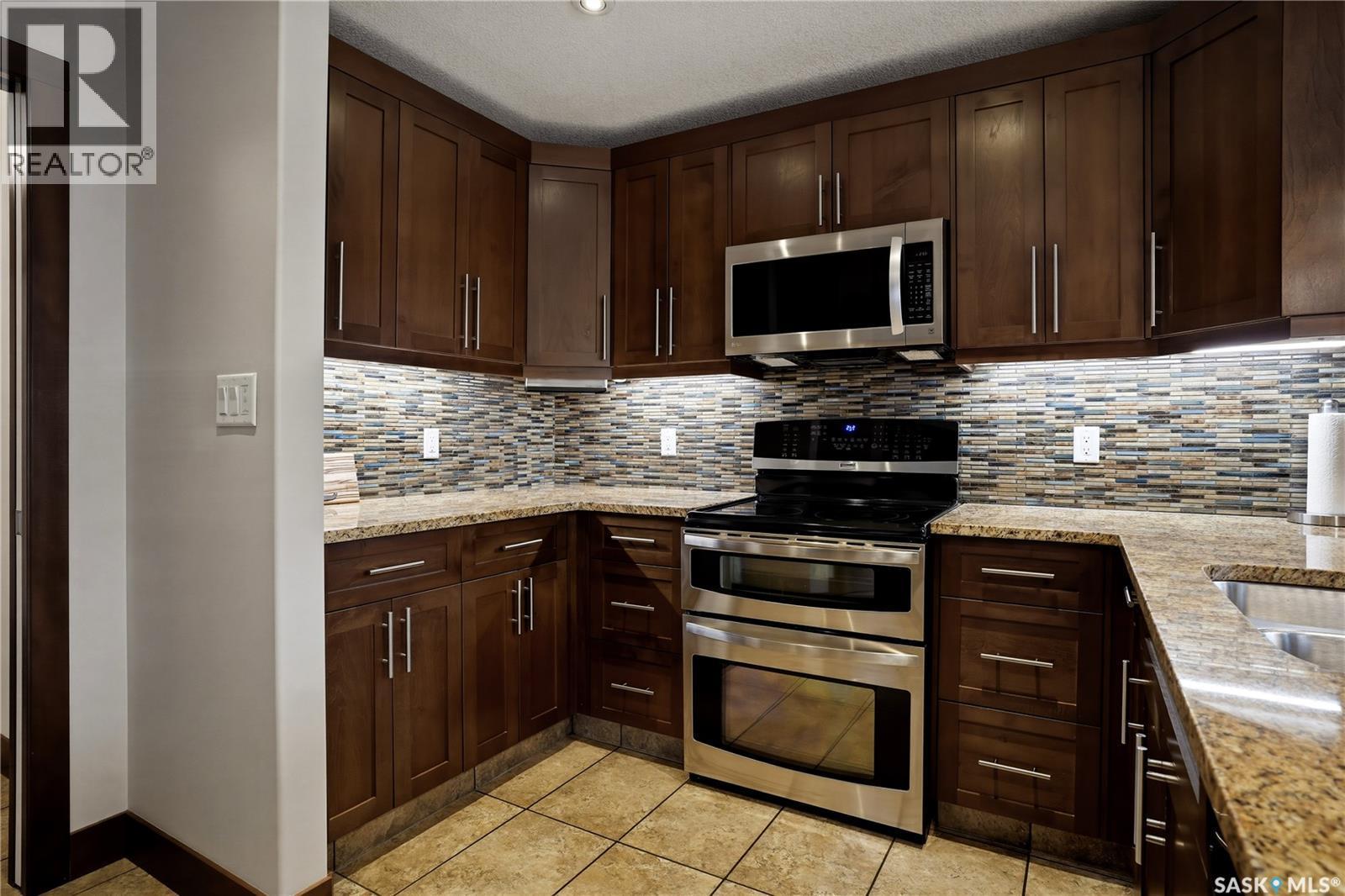 8034 Fairways West Drive, Regina, SK - Indoor Photo Showing Kitchen