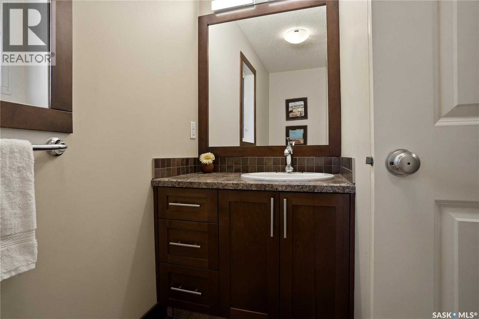 8034 Fairways West Drive, Regina, SK - Indoor Photo Showing Bathroom