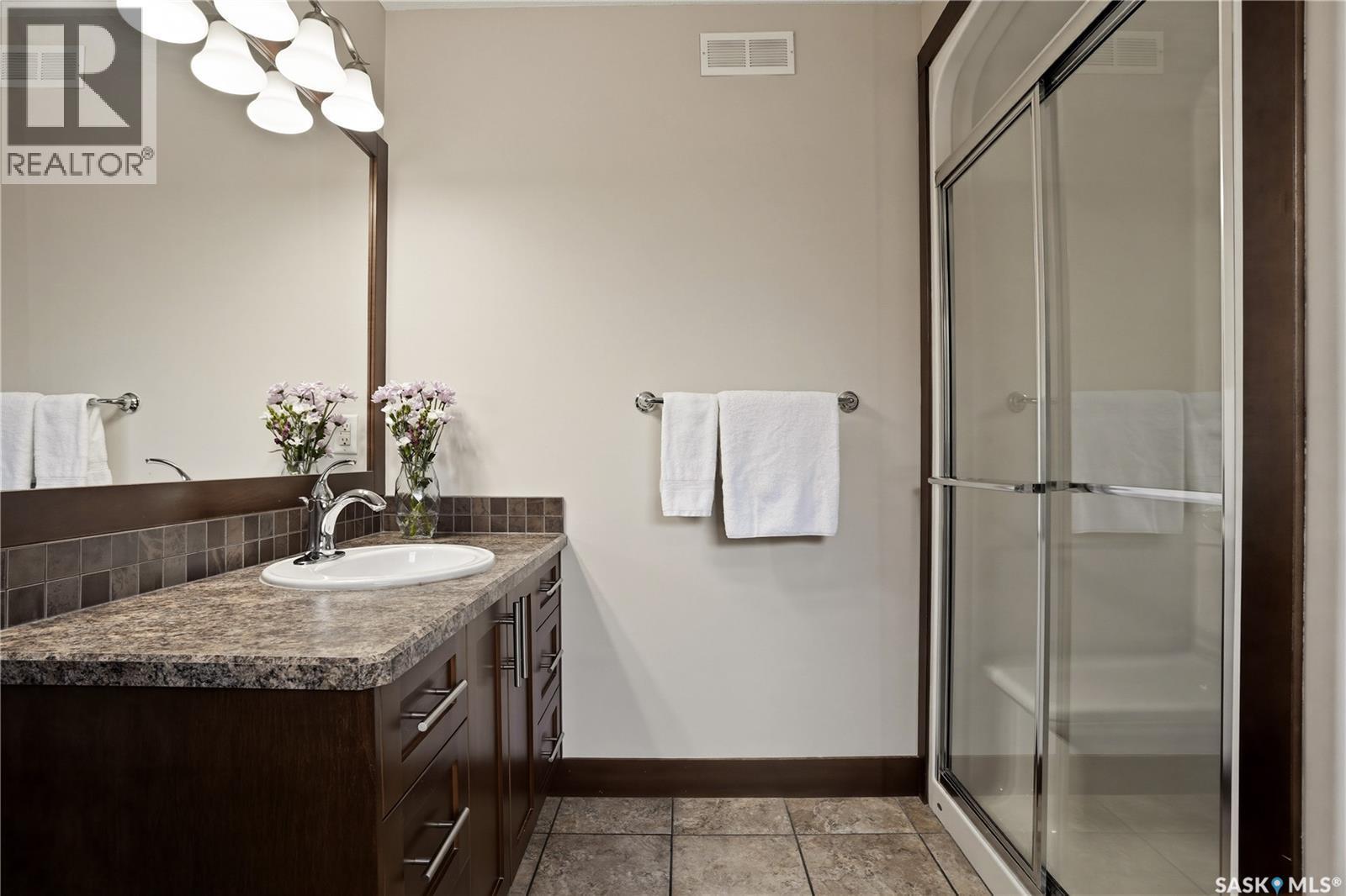 8034 Fairways West Drive, Regina, SK - Indoor Photo Showing Bathroom