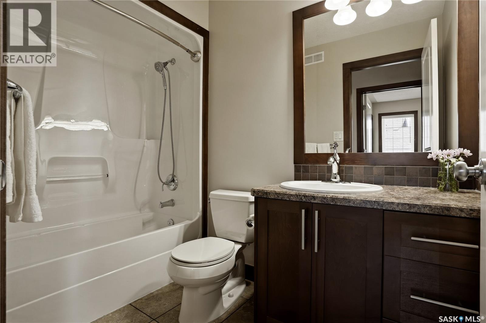 8034 Fairways West Drive, Regina, SK - Indoor Photo Showing Bathroom