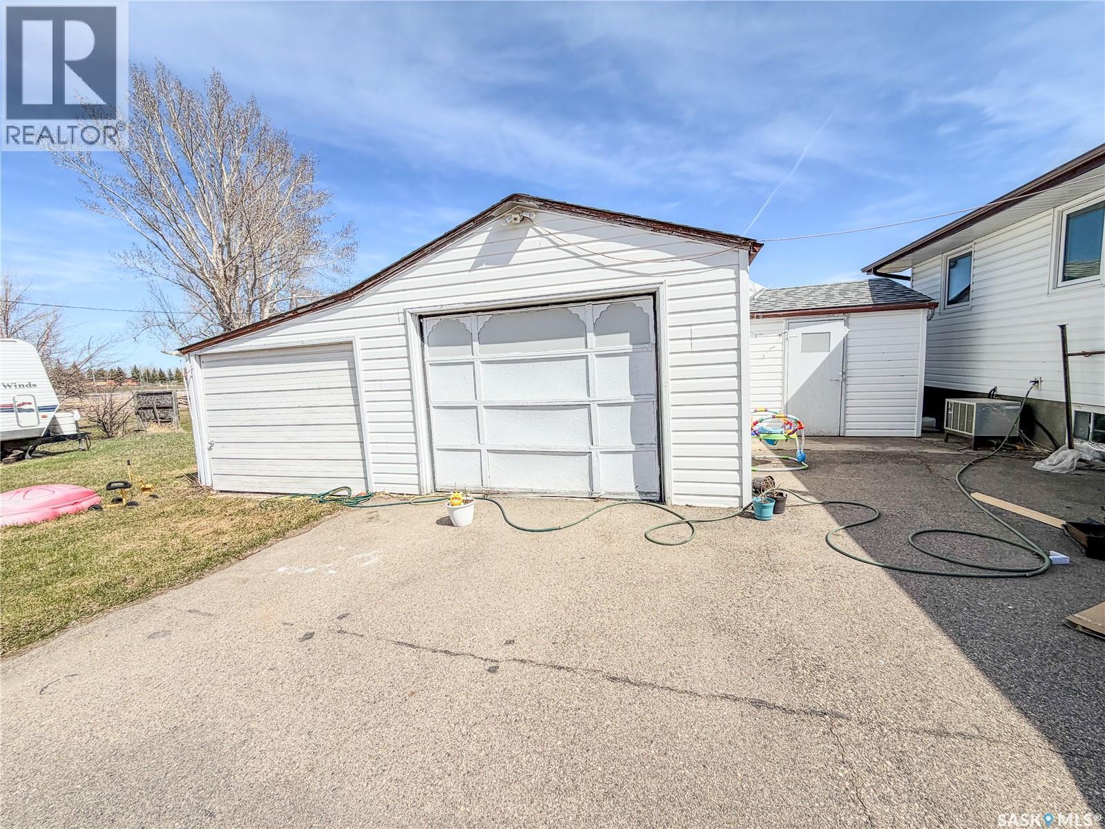 128 9Th Avenue E, Melville, SK - Outdoor With Exterior