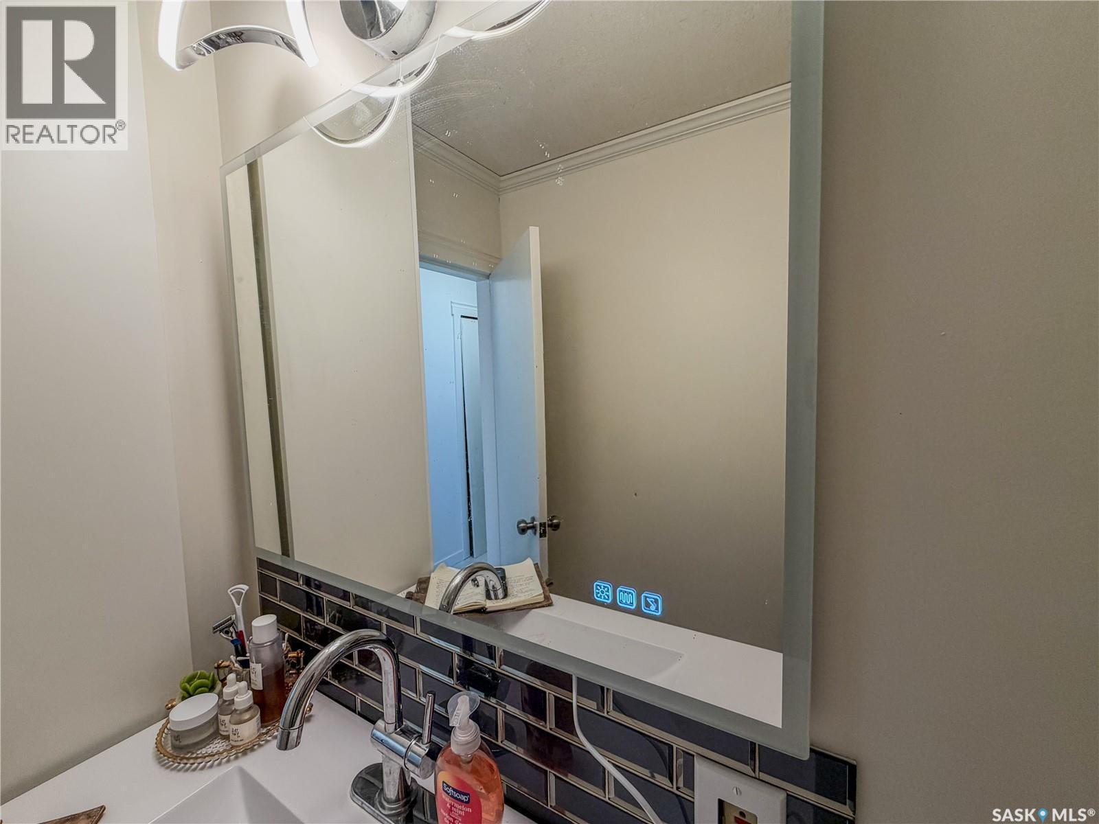 128 9Th Avenue E, Melville, SK - Indoor