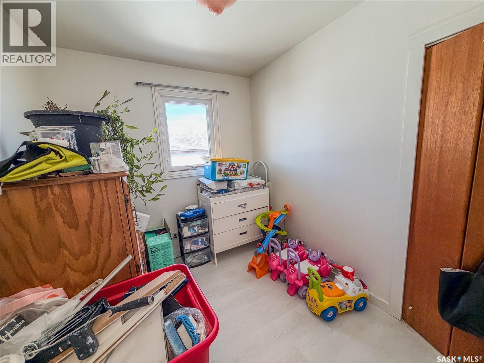 128 9Th Avenue E, Melville, SK - Indoor Photo Showing Bedroom