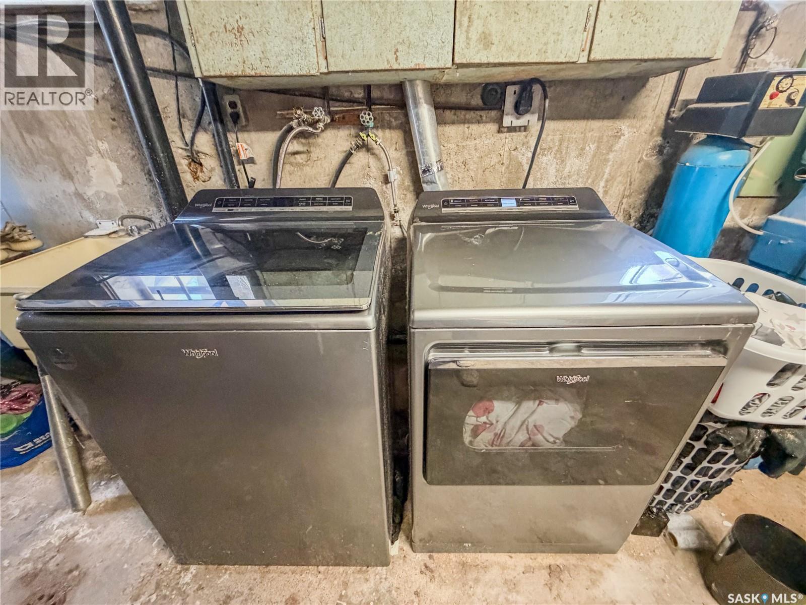 128 9Th Avenue E, Melville, SK - Indoor Photo Showing Laundry Room