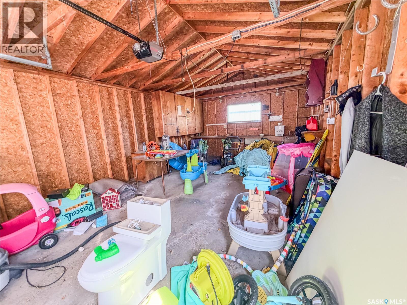 128 9Th Avenue E, Melville, SK - Indoor
