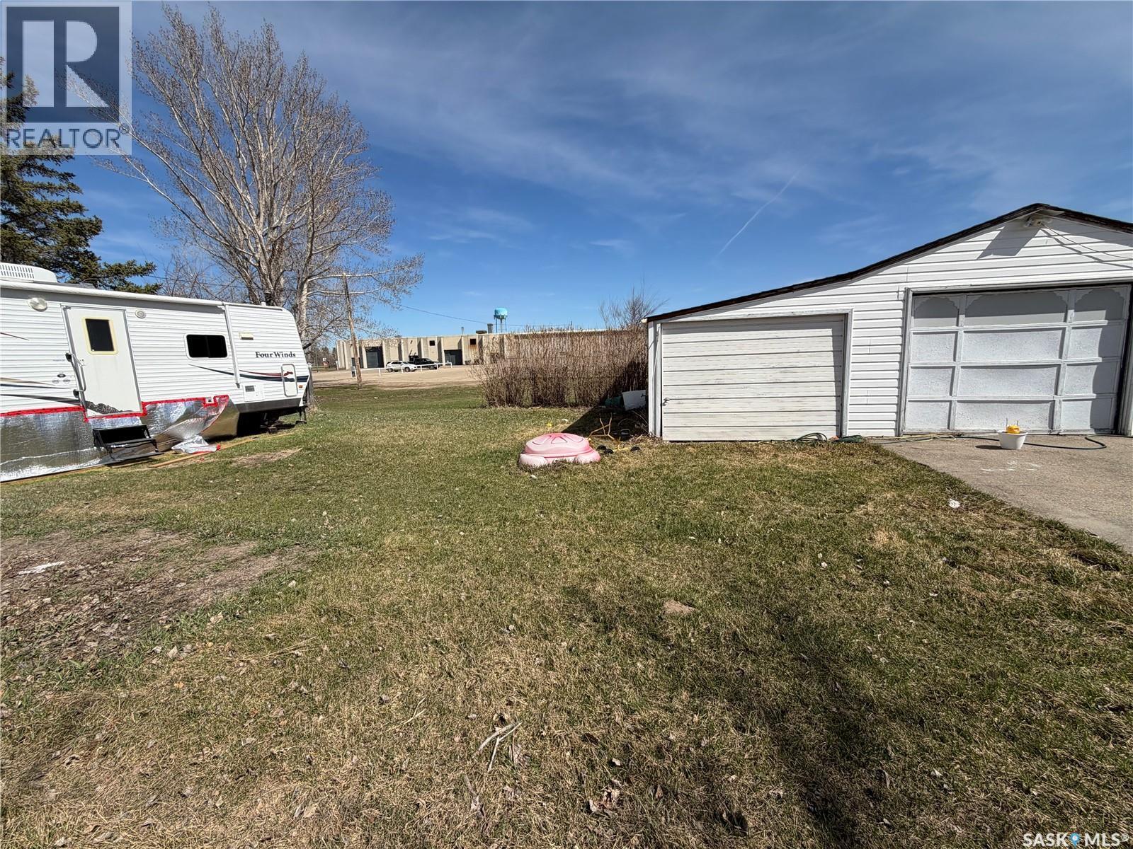 128 9Th Avenue E, Melville, SK - Outdoor