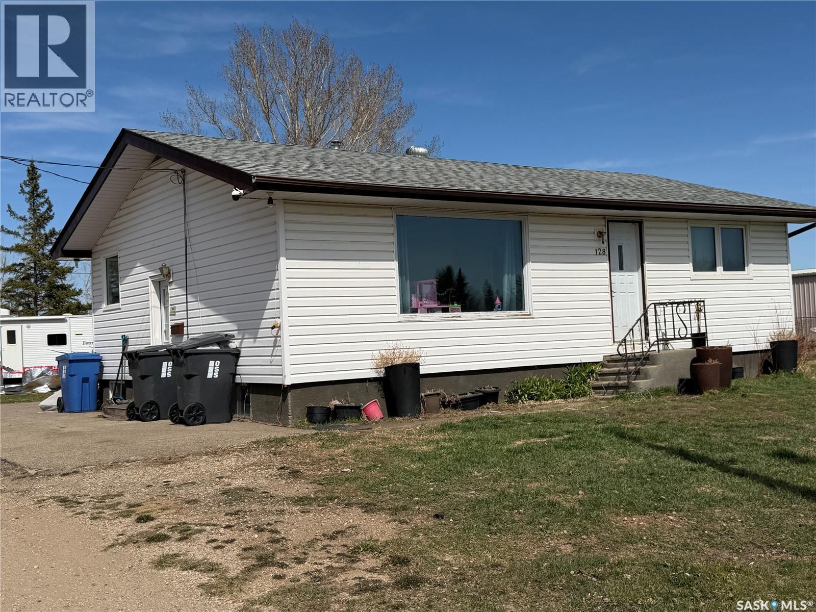 128 9Th Avenue E, Melville, SK - Outdoor With Exterior