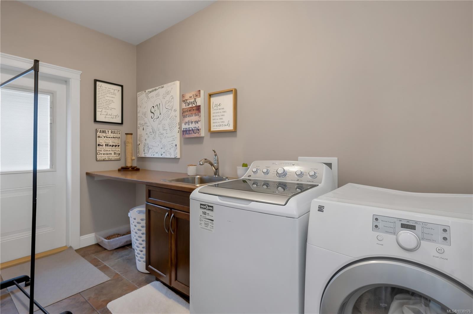 667 Nelson Rd, Campbell River, BC