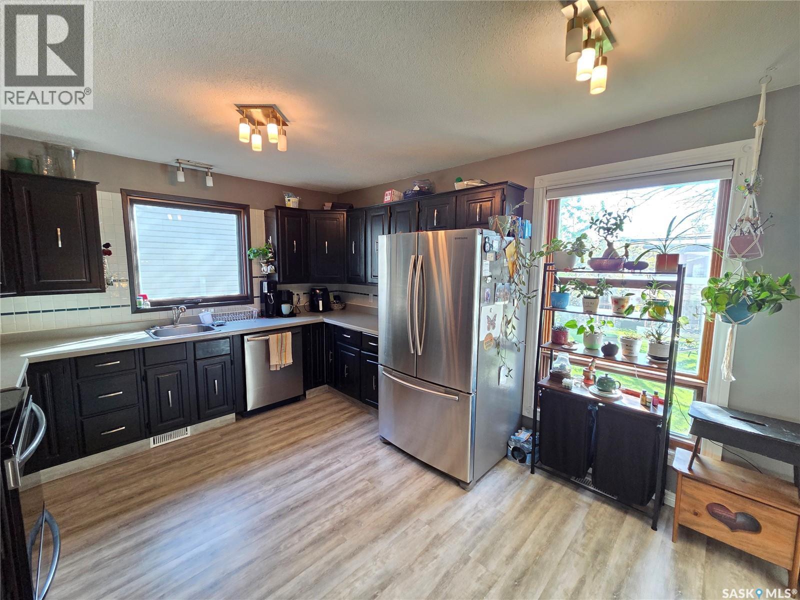 204 1St Street E, Carlyle, SK - Indoor Photo Showing Kitchen