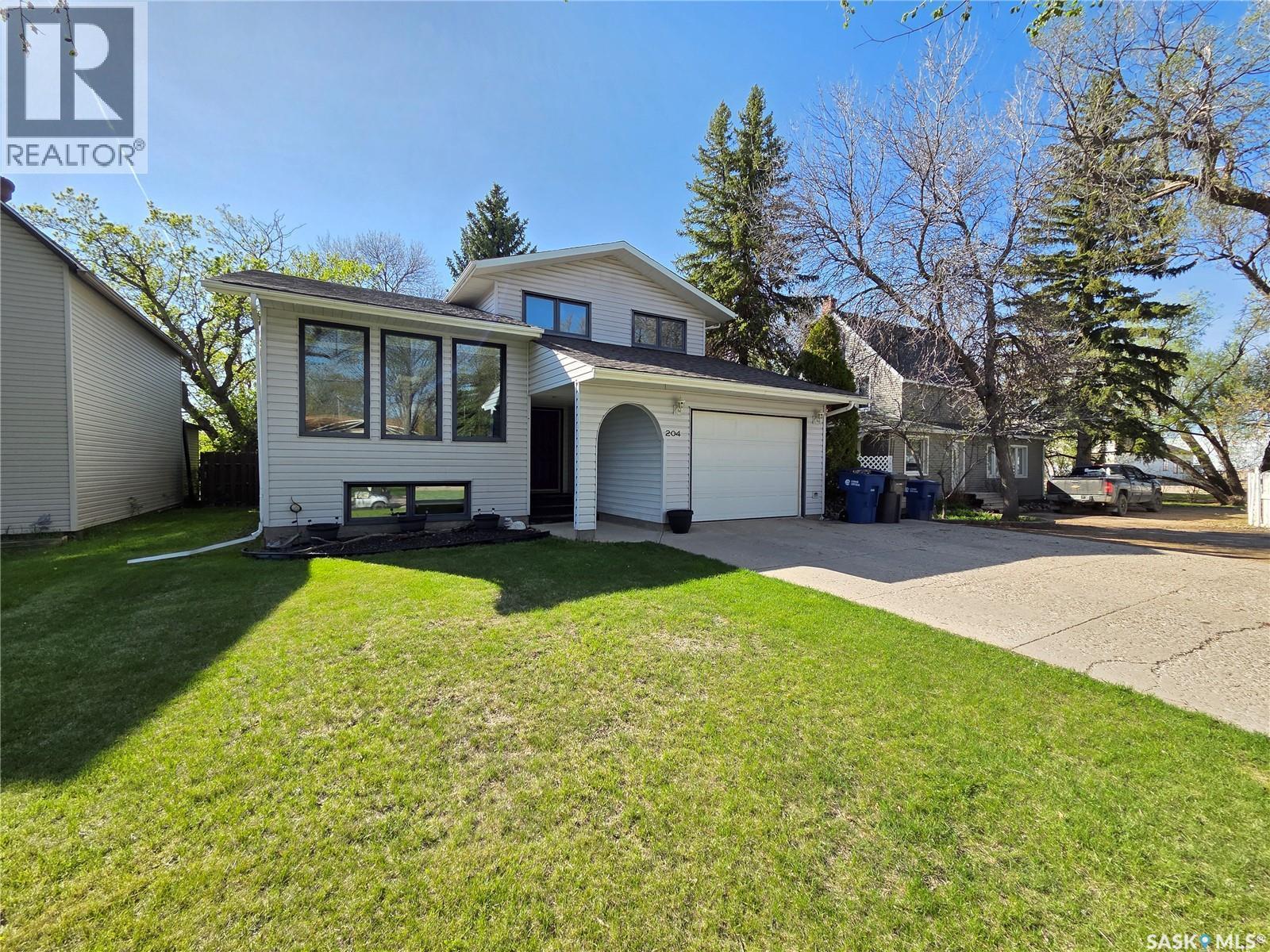 204 1St Street E, Carlyle, SK - Outdoor