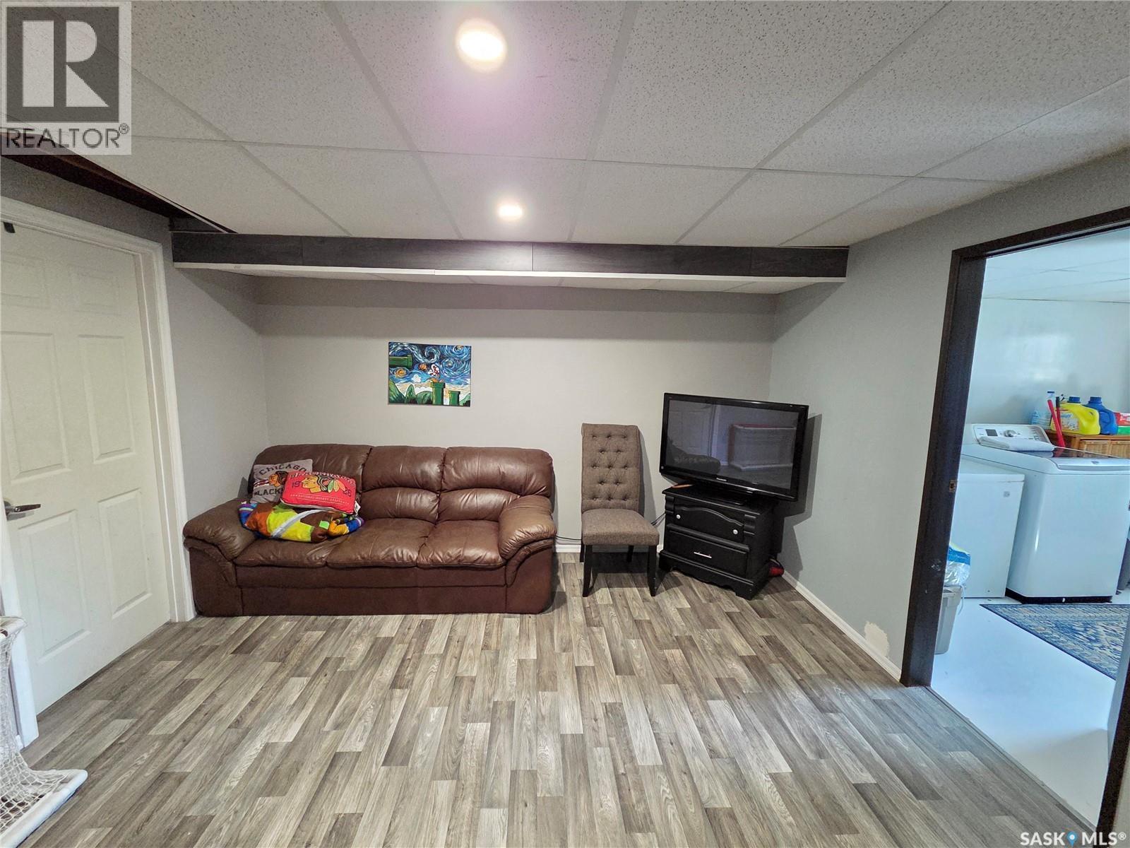 204 1St Street E, Carlyle, SK - Indoor