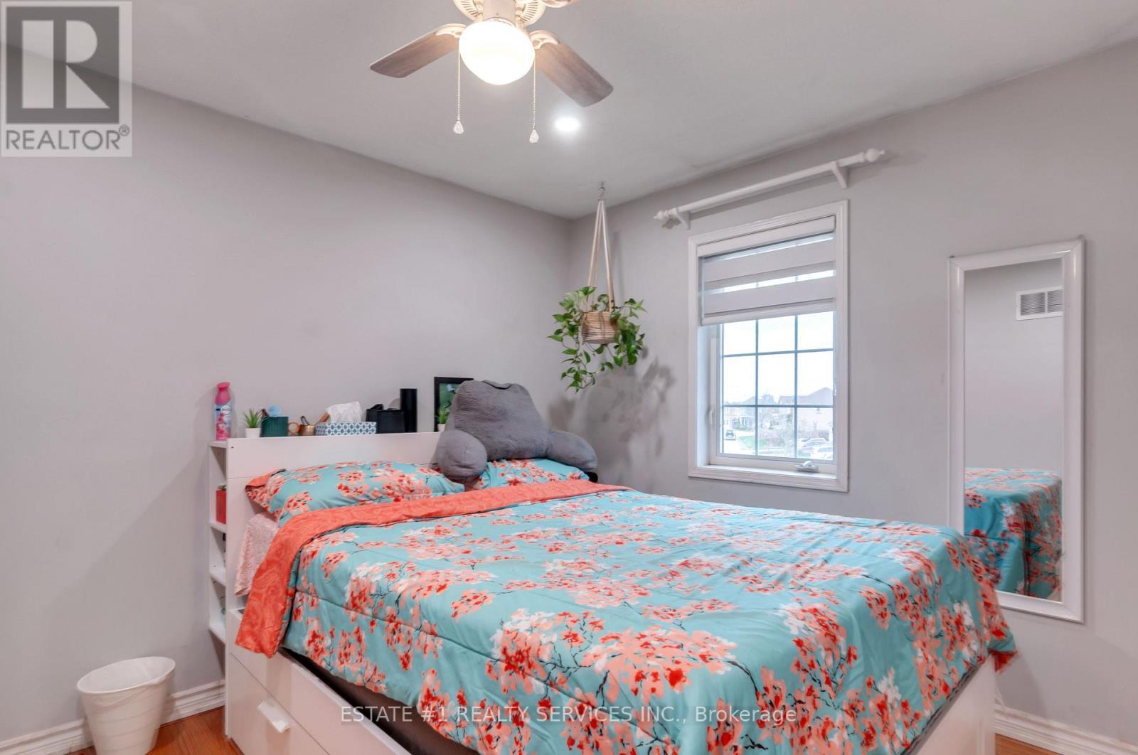 7448 Village Walk, Mississauga, ON - Indoor Photo Showing Bedroom
