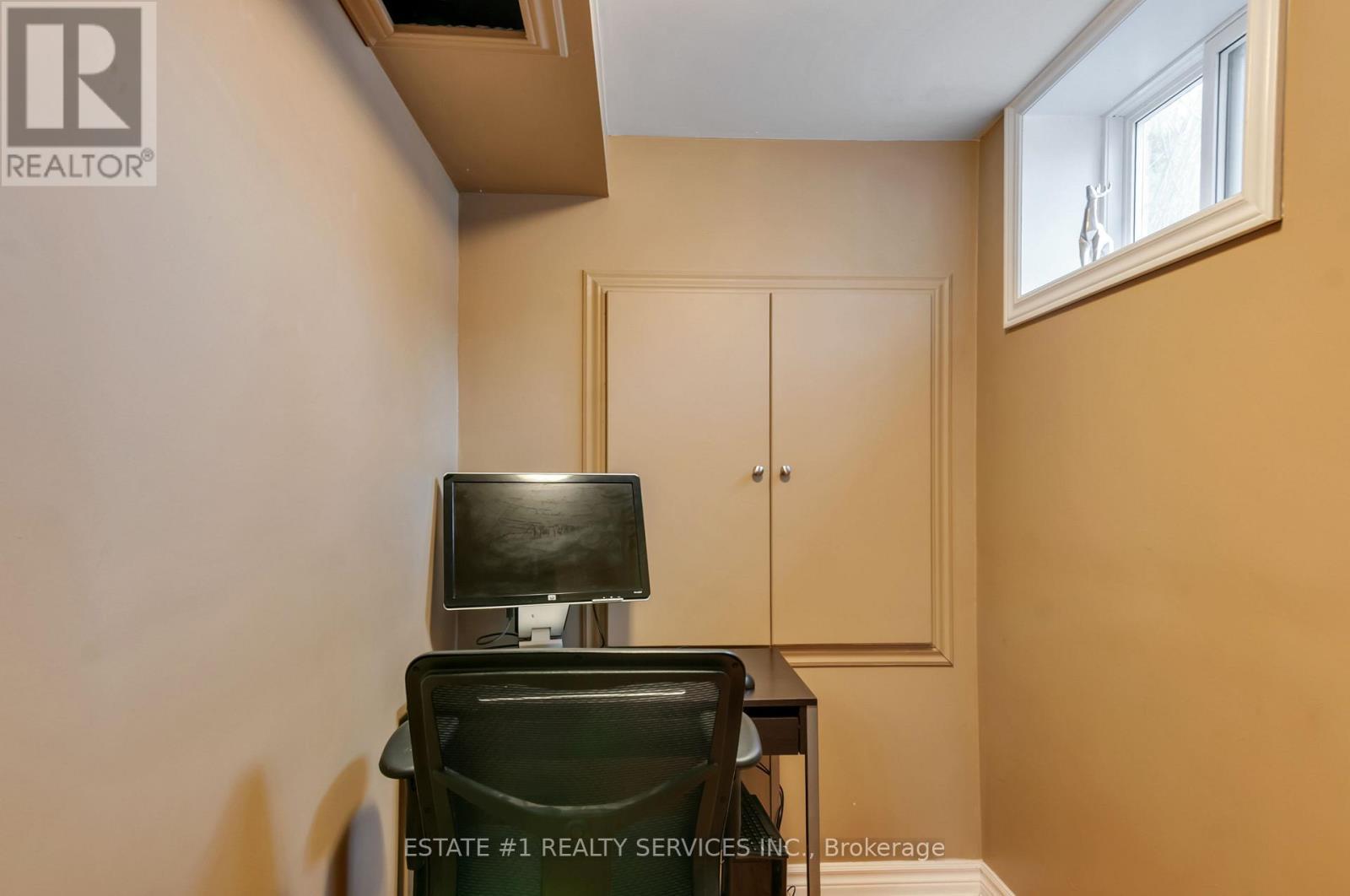 7448 Village Walk, Mississauga, ON - Indoor Photo Showing Other Room