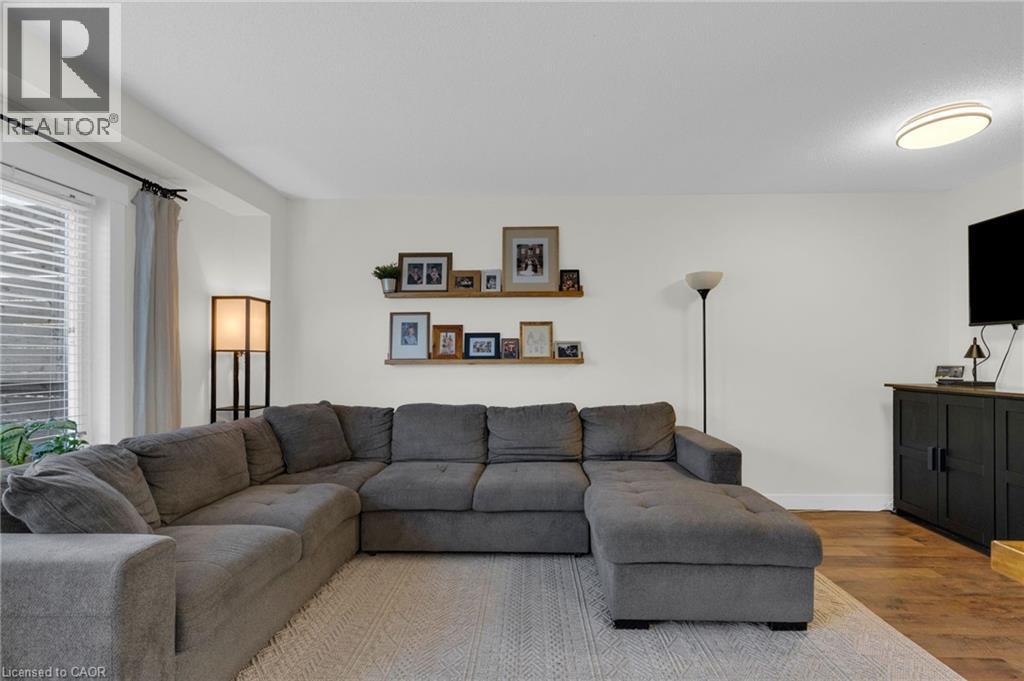 Room for Large Sectional - 4 Parkside Crescent, Angus, ON - Indoor Photo Showing Living Room