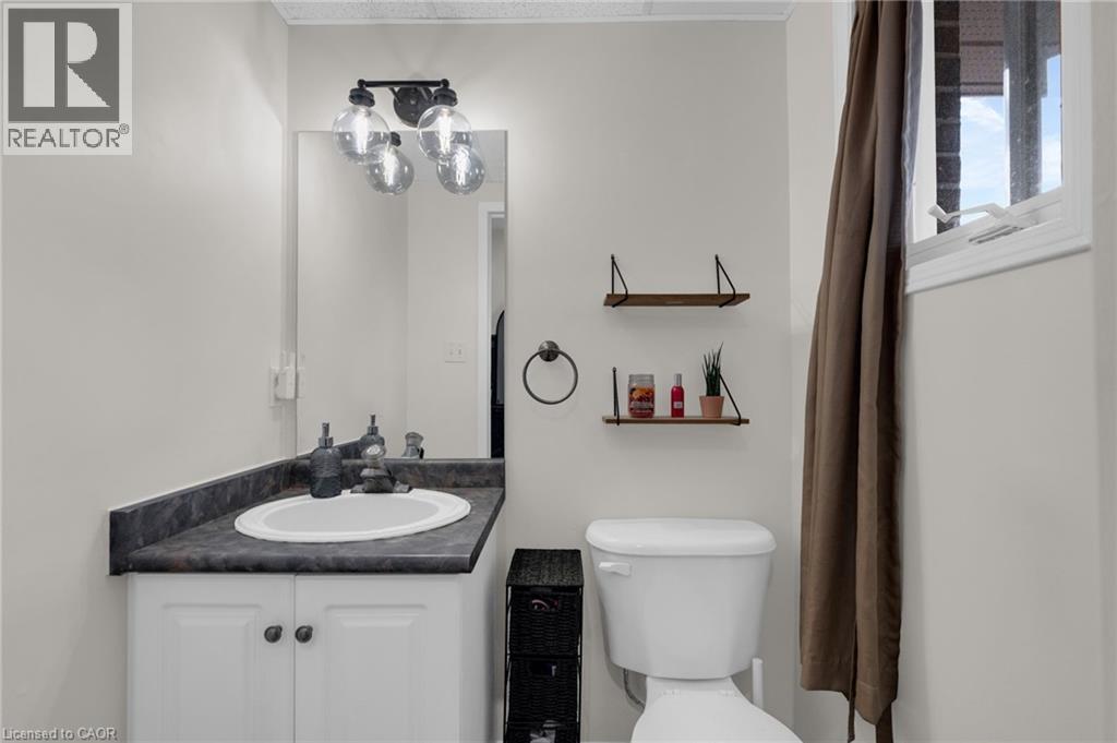 Main Floor 2pc Powder Room - 4 Parkside Crescent, Angus, ON - Indoor Photo Showing Bathroom