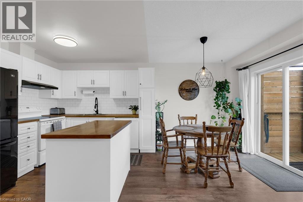 Neutral Finishes allow the Butcher Block to Shine - 4 Parkside Crescent, Angus, ON - Indoor Photo Showing Other Room