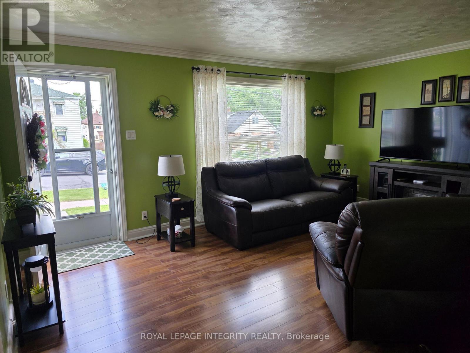 Living room with lots of natural sunlight - 145 Danis Avenue, Cornwall, ON - Indoor Photo Showing Living Room