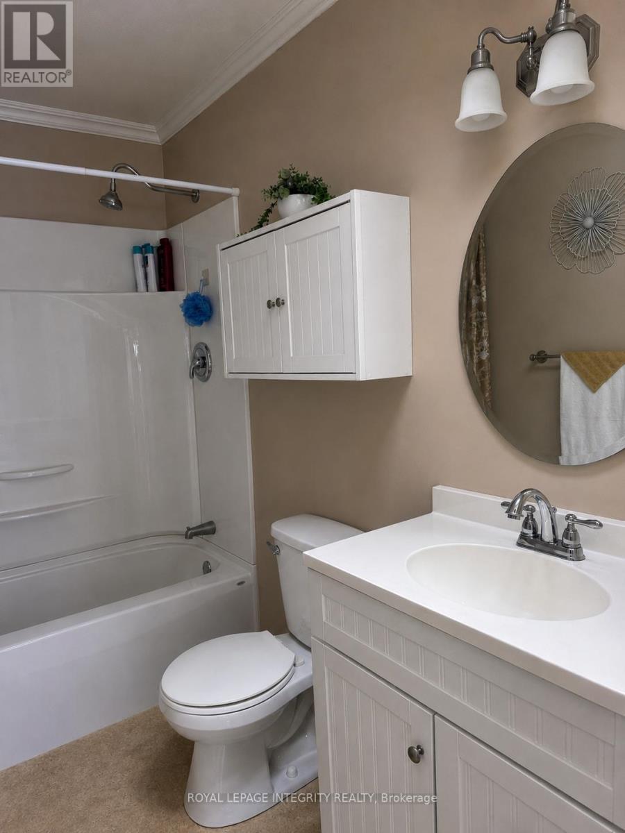 4 pc bathroom - 145 Danis Avenue, Cornwall, ON - Indoor Photo Showing Bathroom