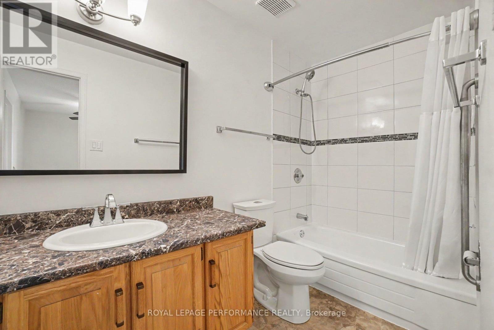 34 Huntview Private, Ottawa, ON - Indoor Photo Showing Bathroom