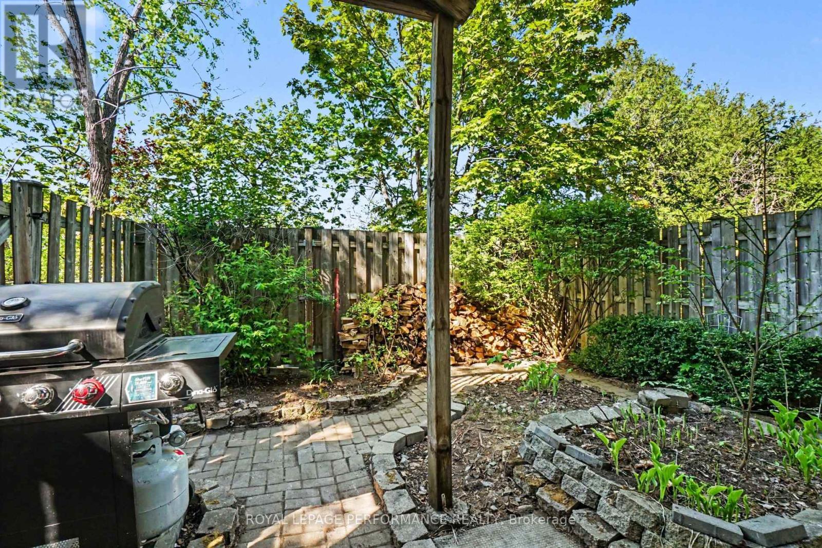 34 Huntview Private, Ottawa, ON - Outdoor