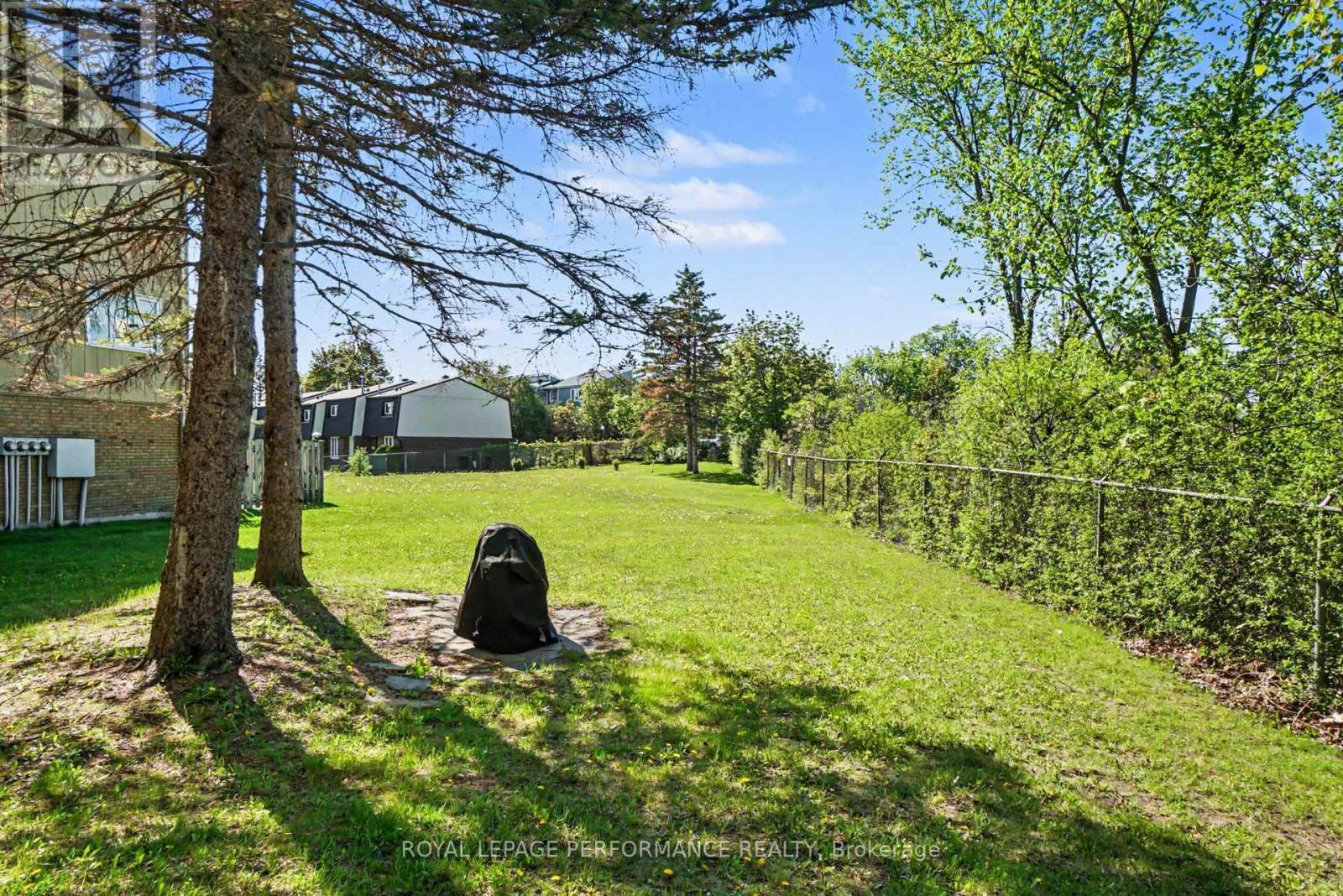 34 Huntview Private, Ottawa, ON - Outdoor