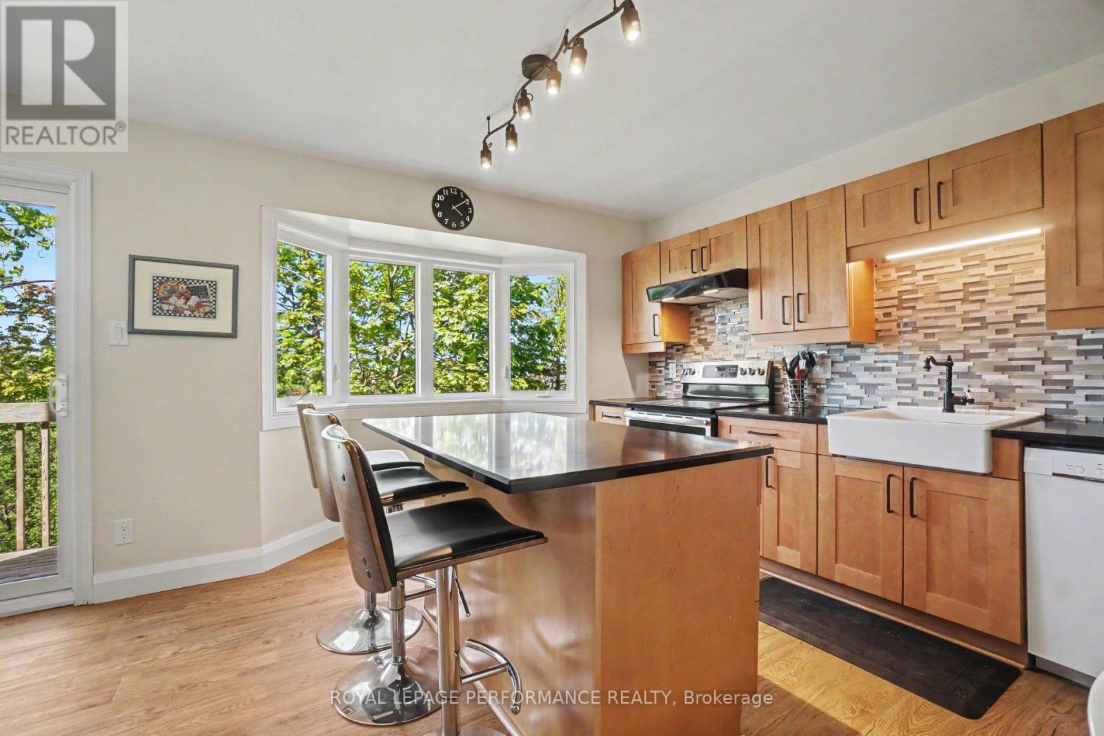 34 Huntview Private, Ottawa, ON - Indoor Photo Showing Kitchen