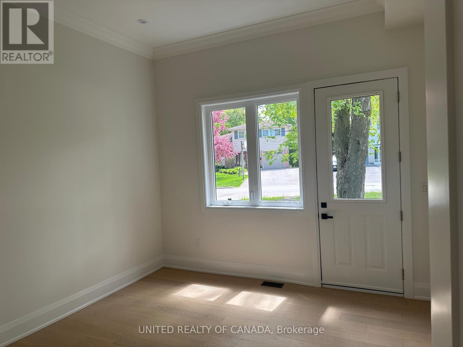 5 Cedar Crescent, Aurora, ON - Indoor Photo Showing Other Room