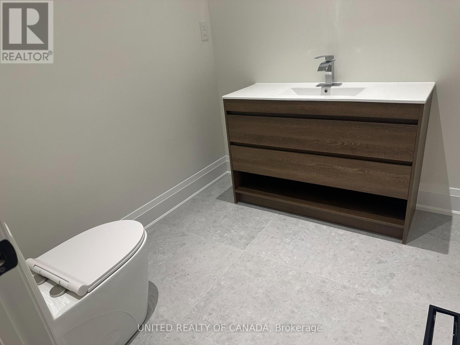 5 Cedar Crescent, Aurora, ON - Indoor Photo Showing Bathroom