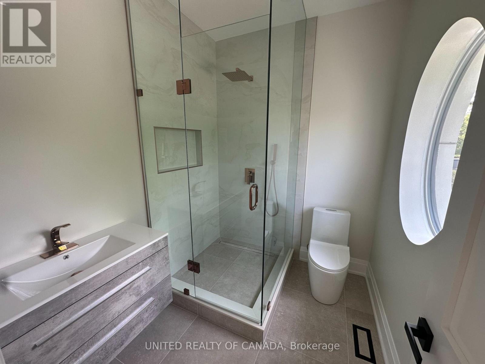 5 Cedar Crescent, Aurora, ON - Indoor Photo Showing Bathroom