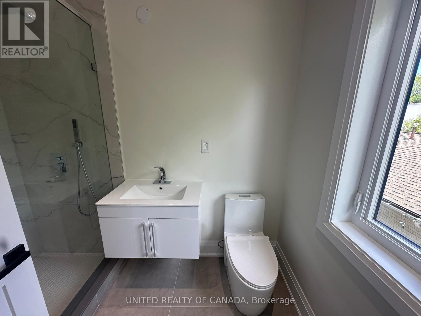 5 Cedar Crescent, Aurora, ON - Indoor Photo Showing Bathroom