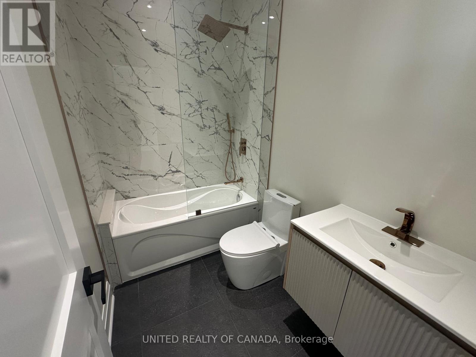 5 Cedar Crescent, Aurora, ON - Indoor Photo Showing Bathroom