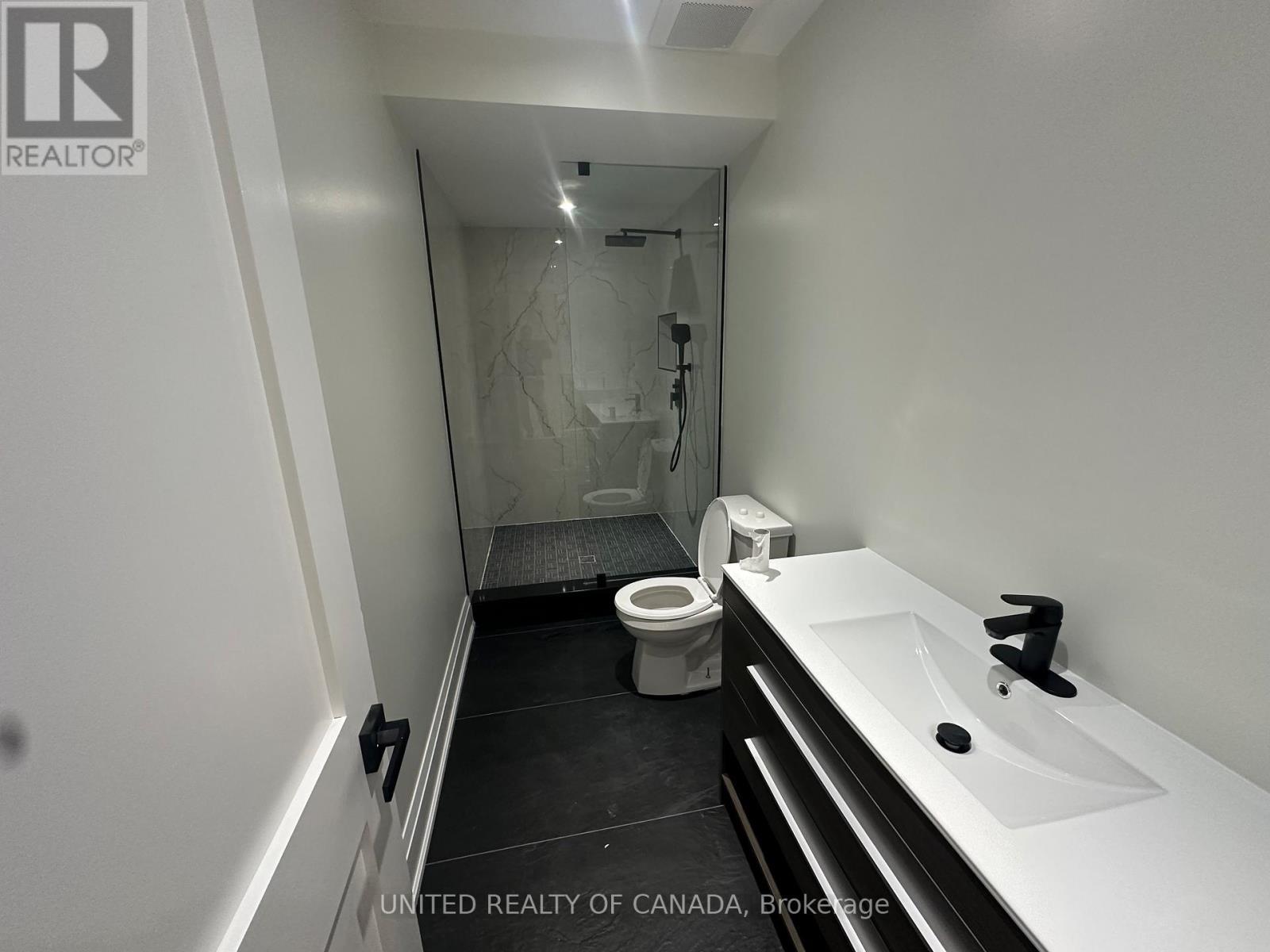 5 Cedar Crescent, Aurora, ON - Indoor Photo Showing Bathroom