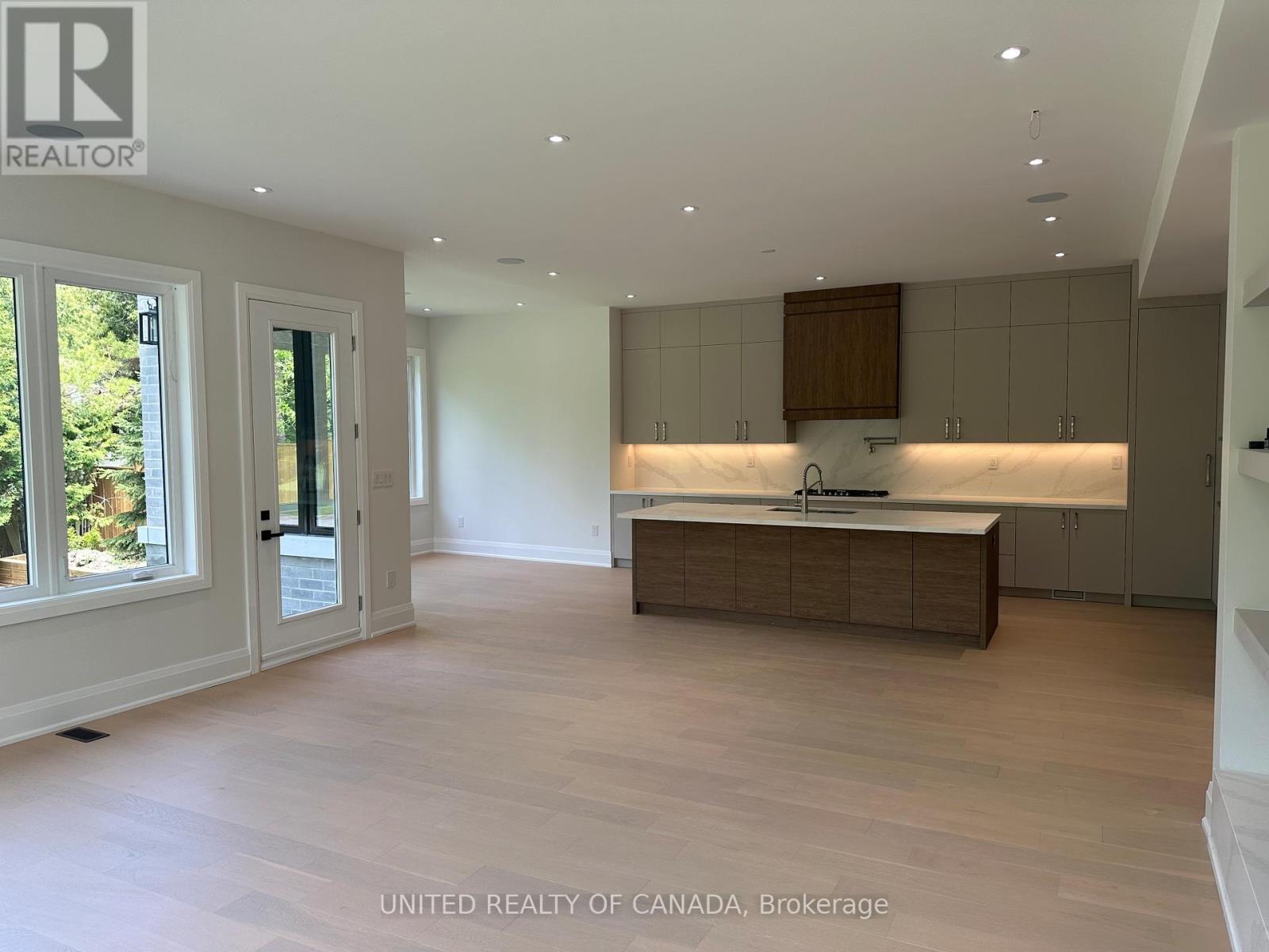 5 Cedar Crescent, Aurora, ON - Indoor Photo Showing Kitchen