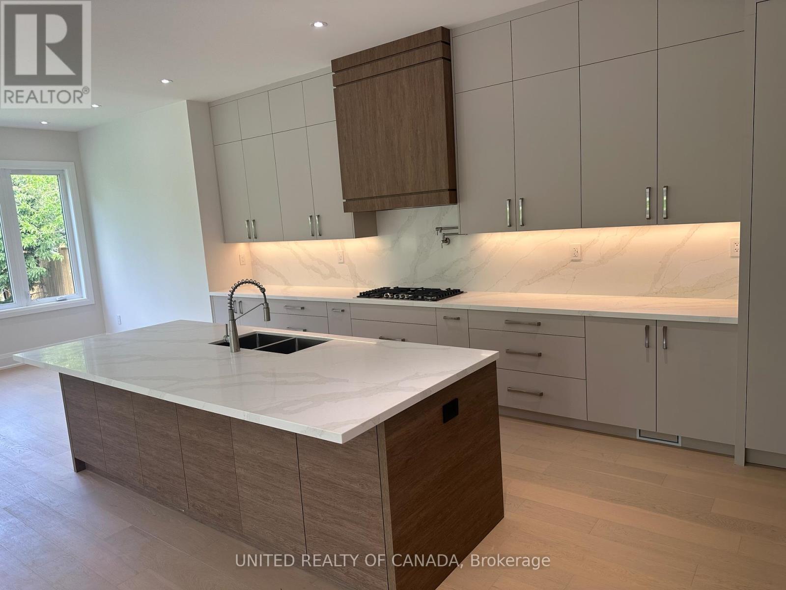 5 Cedar Crescent, Aurora, ON - Indoor Photo Showing Kitchen With Double Sink