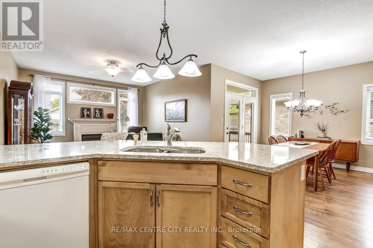 55 - 45 Lake Margaret Trail, St. Thomas, ON - Indoor Photo Showing Kitchen With Double Sink