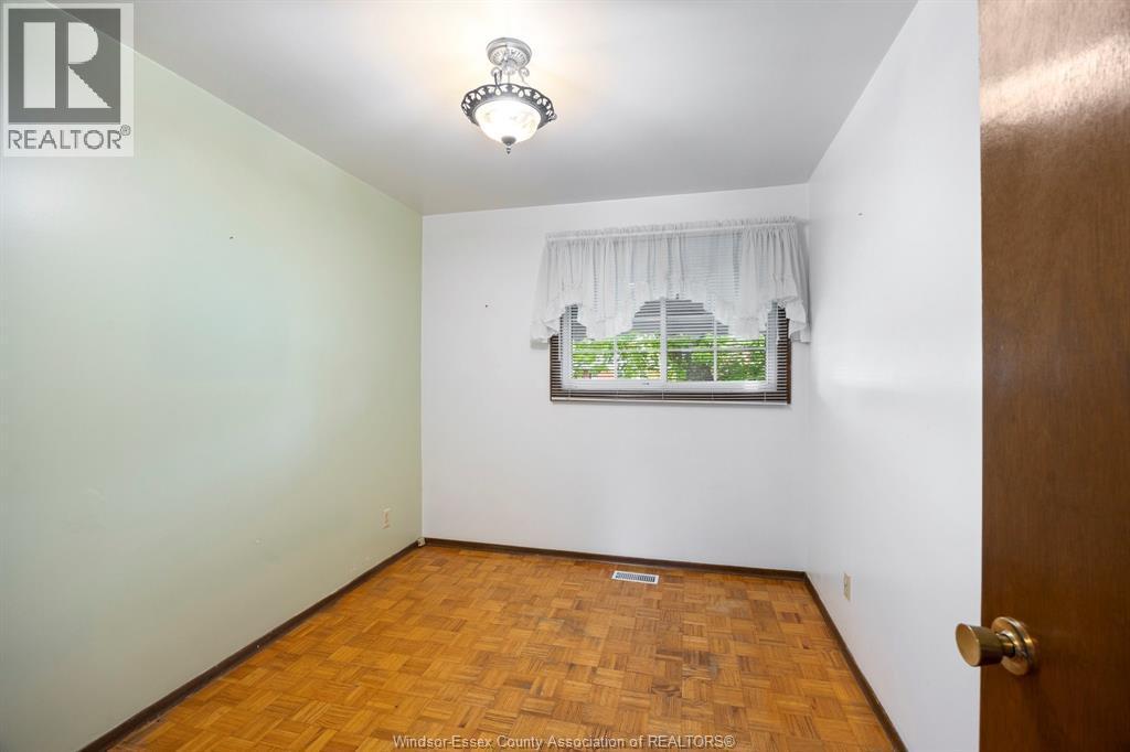 5649 Baldwin, Windsor, ON - Indoor Photo Showing Other Room