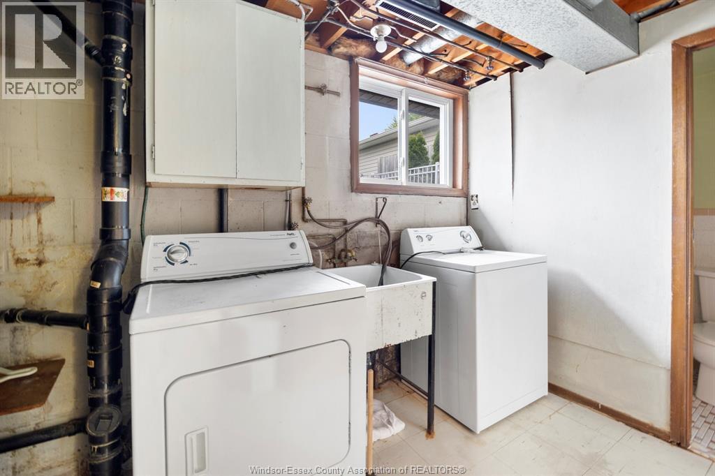 5649 Baldwin, Windsor, ON - Indoor Photo Showing Laundry Room