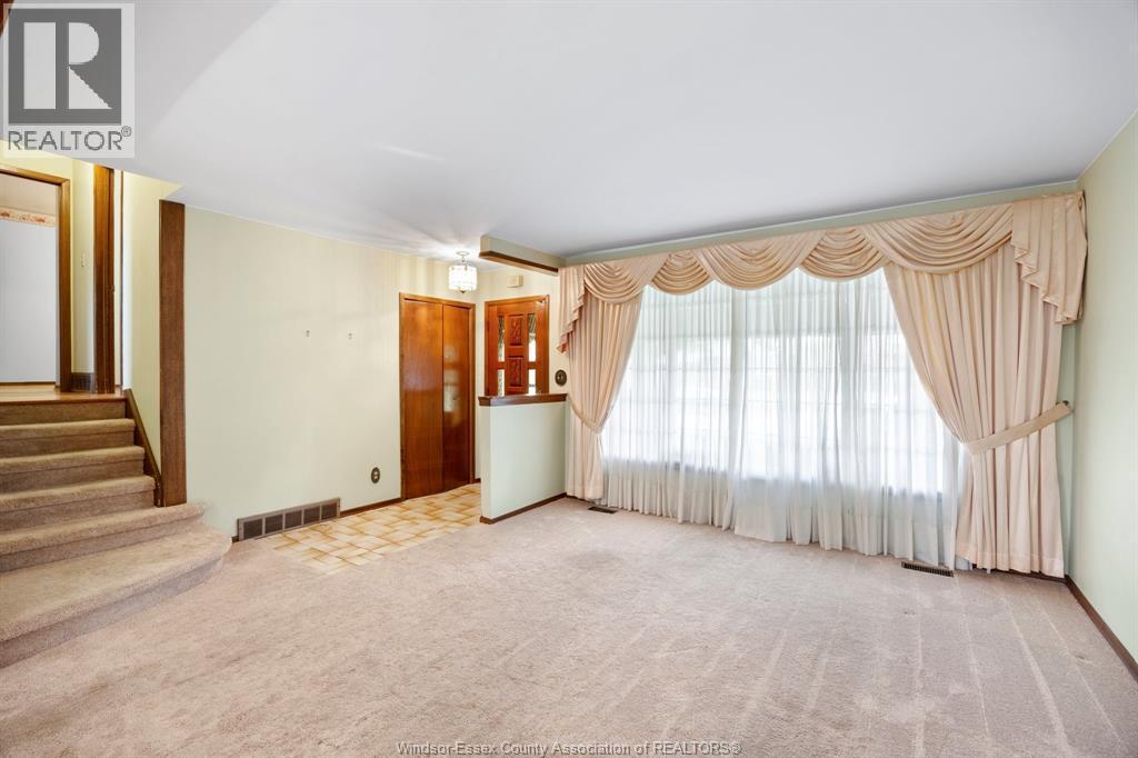 5649 Baldwin, Windsor, ON - Indoor Photo Showing Other Room