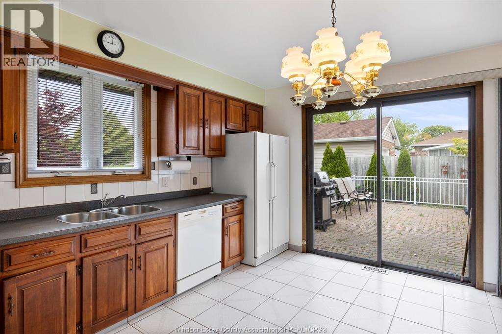 5649 Baldwin, Windsor, ON - Indoor Photo Showing Kitchen With Double Sink